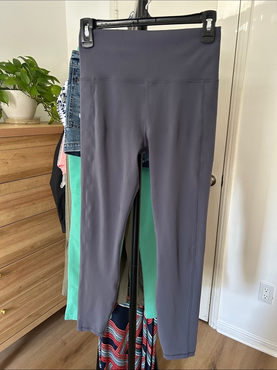 Vuori Pants - Vuori Leggings. Size small. 25” inseam. Navy. Excellent condition.
